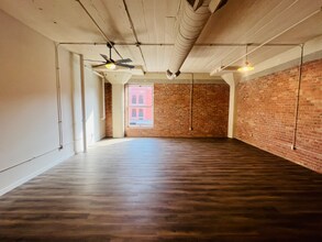 311 N 8th St, Unit 310 in Lincoln, NE - Foto de edificio - Building Photo