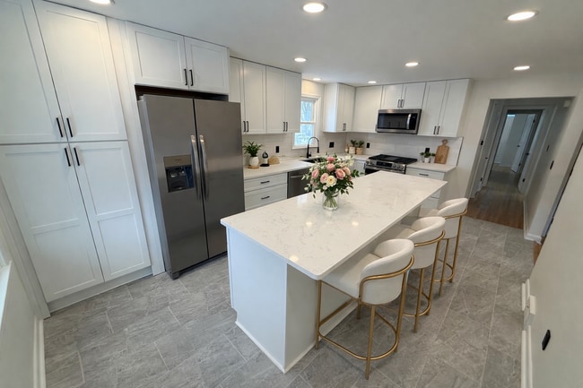 76 S Union Rd, Unit Upper in Williamsville, NY - Building Photo - Building Photo