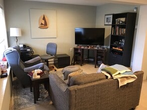 15091 Royal Av in White Rock, BC - Building Photo - Building Photo