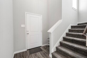 74 County Rd 51024 in Cleveland, TX - Foto de edificio - Building Photo