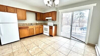 1355 Abbott Dr in Elgin, IL - Building Photo - Building Photo