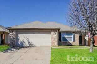 172 Washington Way in Venus, TX - Building Photo