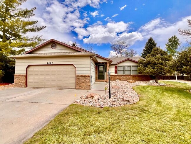 property at 2604 E Redbud Dr