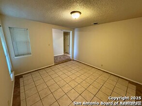 5127 Timber Trace St in San Antonio, TX - Building Photo - Building Photo