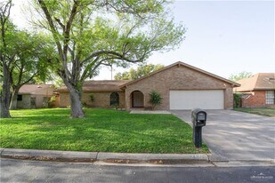 9 Redbud Ave in McAllen, TX - Building Photo
