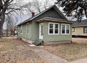 437 W Pierce St in Macomb, IL - Building Photo