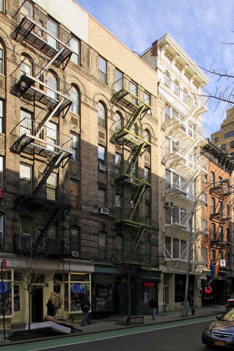 117 Christopher St in New York, NY - Building Photo