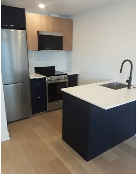 6655 Mackle Ch in Cote-St-Luc, QC - Building Photo