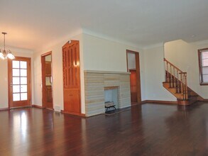 19324 S Lake Shore in Euclid, OH - Building Photo - Building Photo