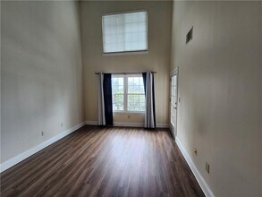 1074 Peachtree Walk NE in Atlanta, GA - Building Photo - Building Photo