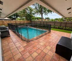 4101 N 50th Ave in Hollywood, FL - Building Photo