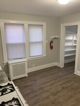 13 Wilfred St, Unit 1 in Montclair, NJ - Foto de edificio - Building Photo