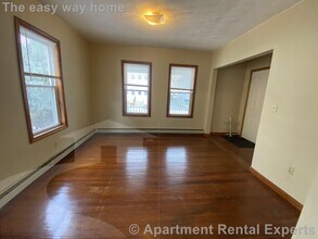 64 Paris St in Medford, MA - Building Photo - Building Photo