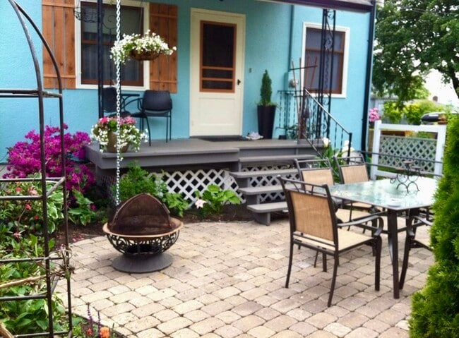 property at 2732 Eldridge Ave