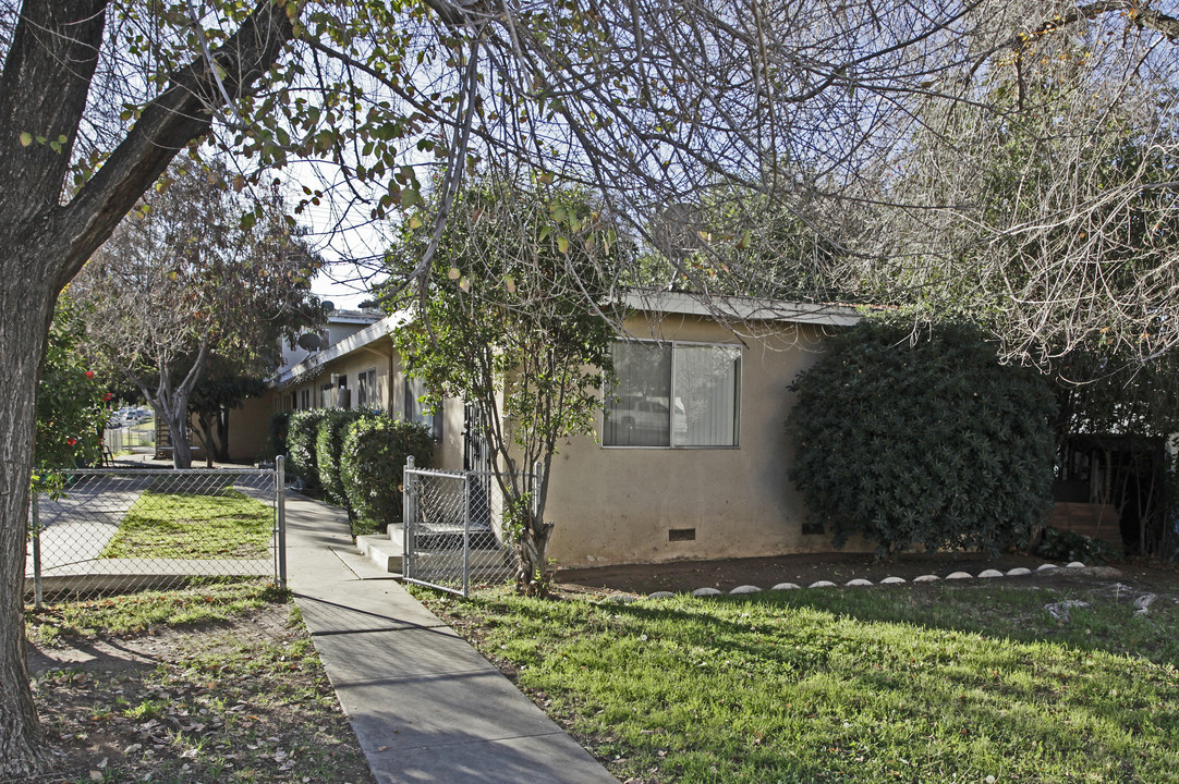 251-257 N Cedar St in Escondido, CA - Building Photo