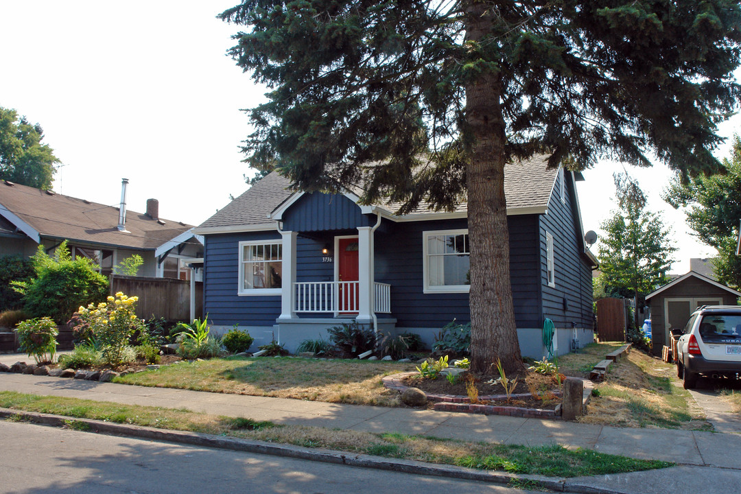 3736 Cora St in Portland, OR - Foto de edificio