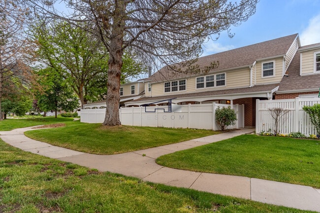 property at 281 W Pheasantbrook Dr