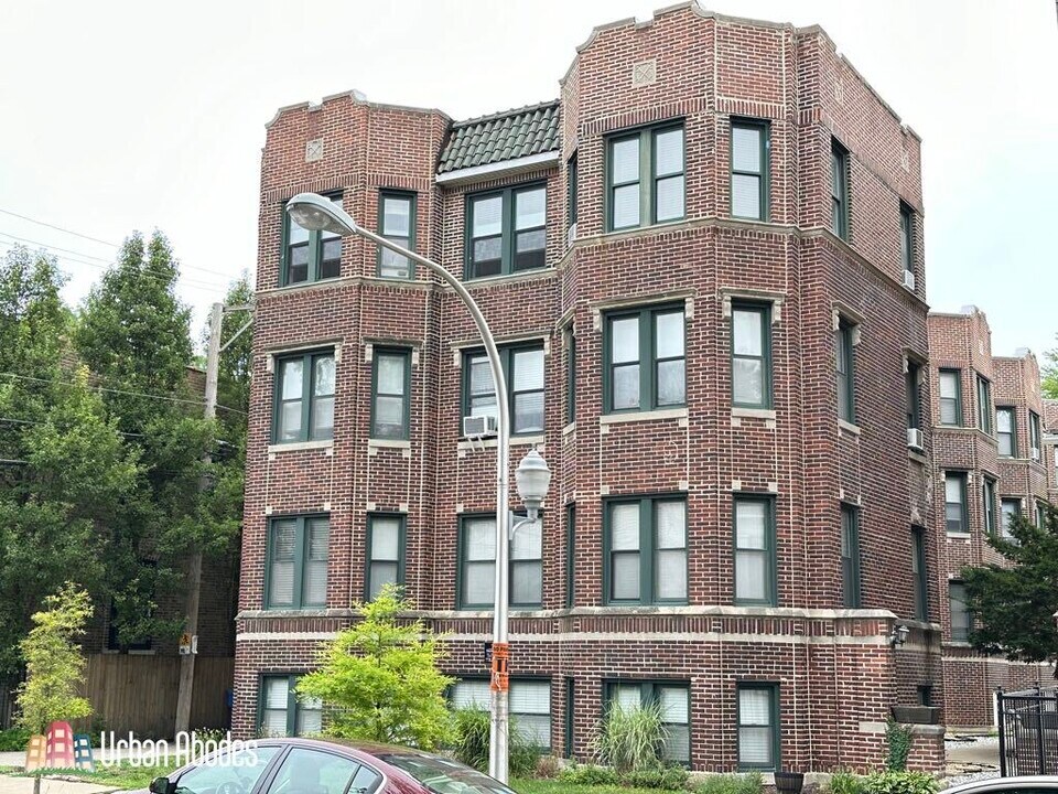 3841 N Greenview Ave, Unit A03C in Chicago, IL - Building Photo