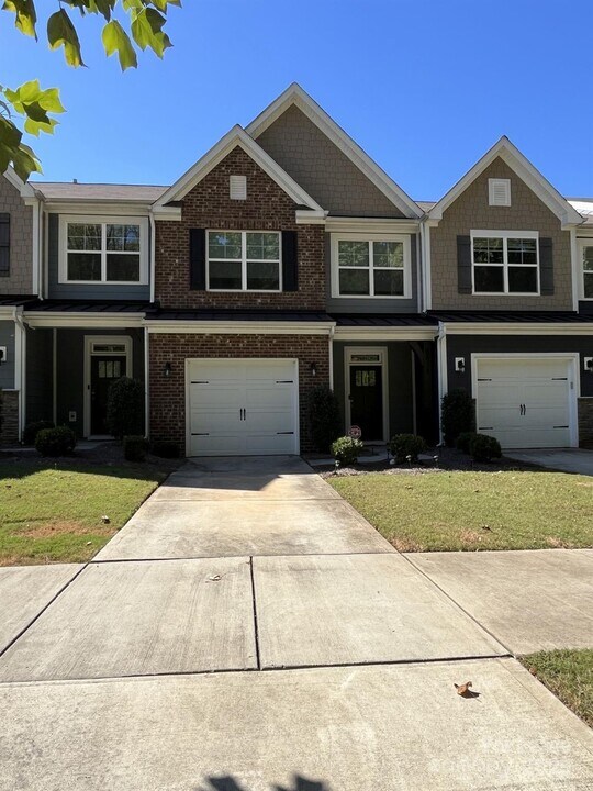 6814 Harris Bay Rd in Charlotte, NC - Building Photo