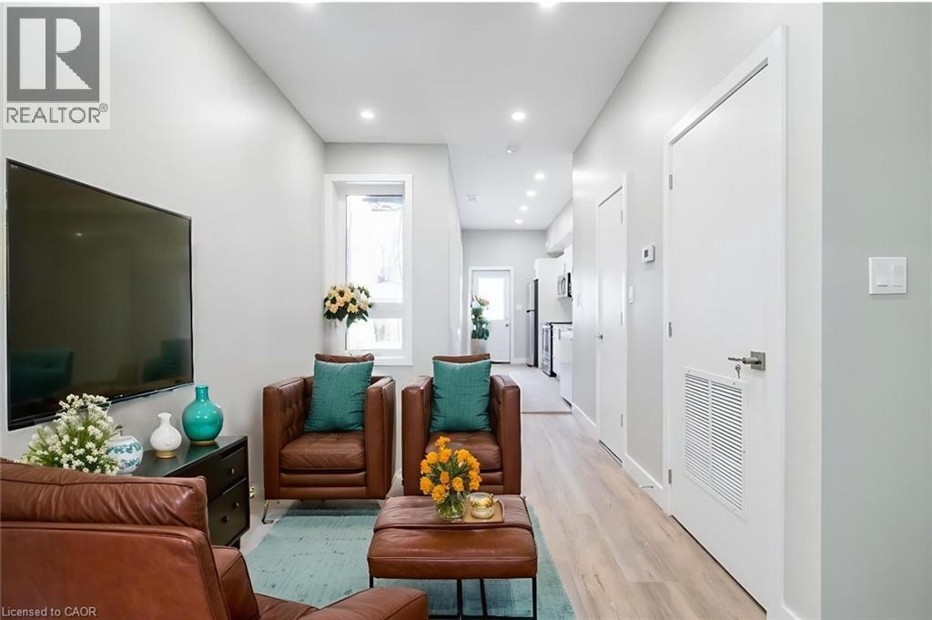 102 Wellington St N in Hamilton, ON - Building Photo