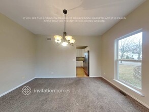 616 Glenn Ridge, Unit 1901-042 in Crystal Lake, IL - Foto de edificio - Building Photo