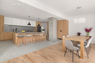 404 E 76th St in New York, NY - Building Photo