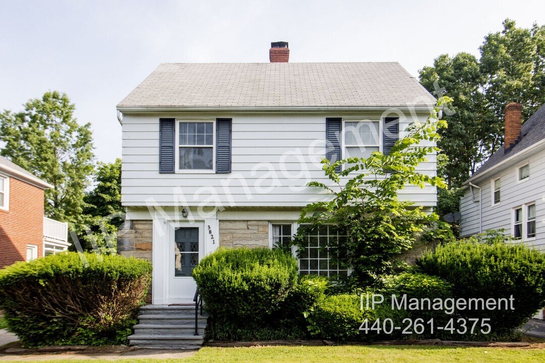 3821 Kirkwood Rd in Cleveland Heights, OH - Foto de edificio