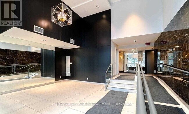 1350 Kingston Rd in Toronto, ON - Building Photo - Building Photo