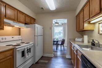 The Elms Apartments in Gahanna, OH - Building Photo - Interior Photo