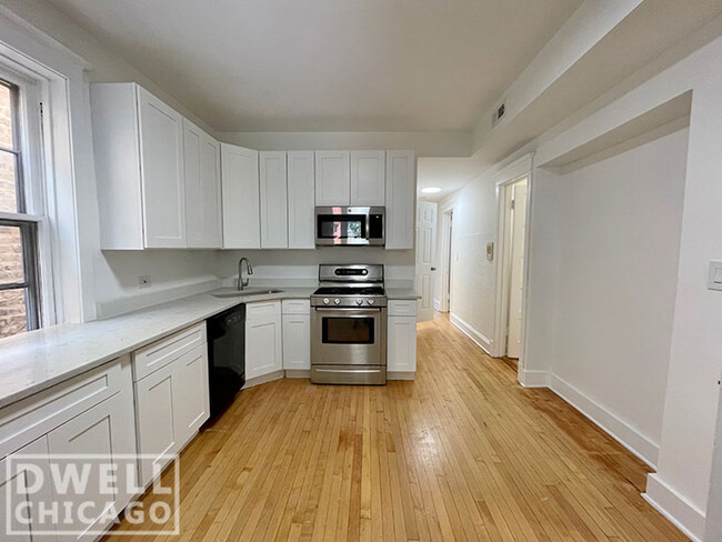 1130 N Winchester Ave in Chicago, IL - Building Photo - Building Photo