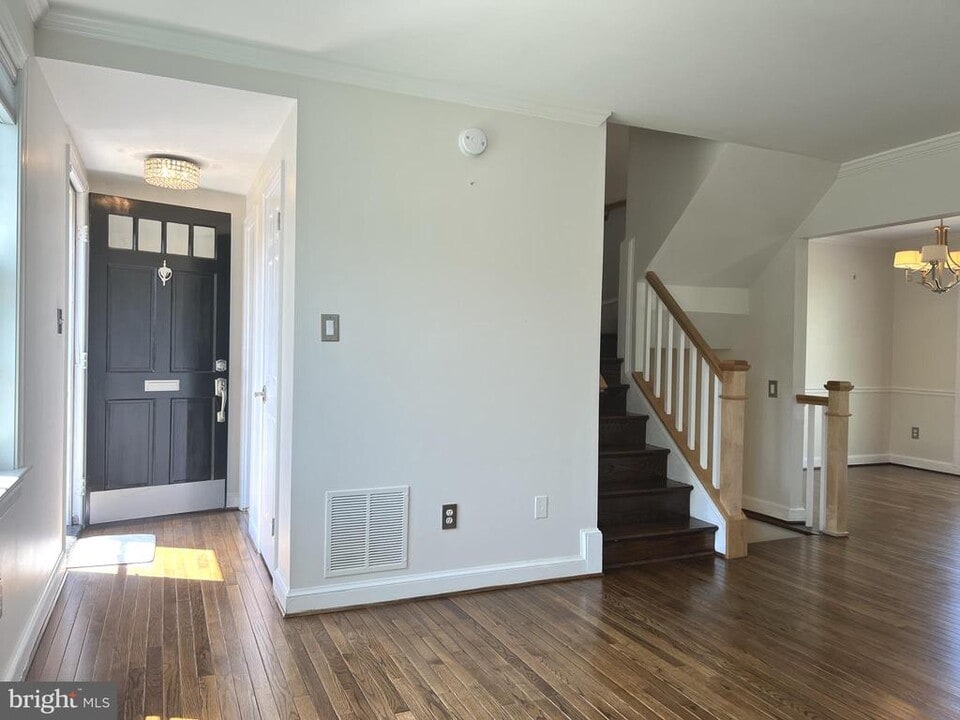 907 Green St in Alexandria, VA - Building Photo