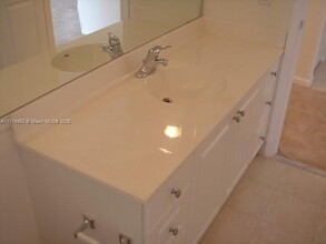 4404 SW 160th Ave in Miramar, FL - Foto de edificio - Building Photo