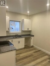 647 Janette Ave in Windsor, ON - Foto de edificio - Building Photo