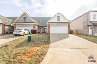 206 Beau Claire Cir in Byron, GA - Building Photo - Building Photo
