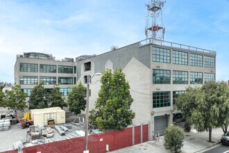 737 2nd St in Oakland, CA - Building Photo - Building Photo
