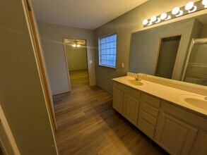 2013 Hickoryleaf Ln in Raymore, MO - Building Photo - Building Photo