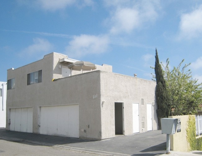 601 Calle Campana in San Clemente, CA - Building Photo - Building Photo