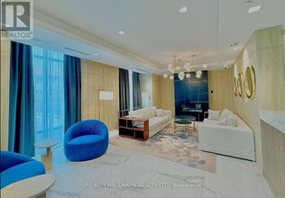 1010 Dundas St E in Whitby, ON - Building Photo - Building Photo