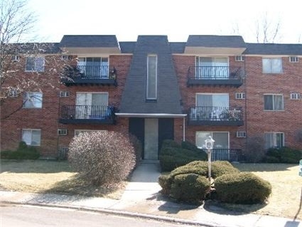 Crescent Drive Apartments in Willowbrook, IL - Building Photo