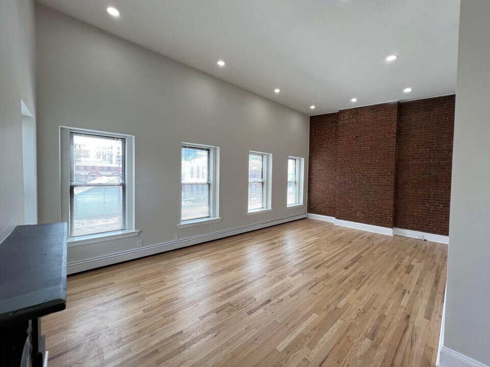 48 Bright St in Jersey City, NJ - Building Photo