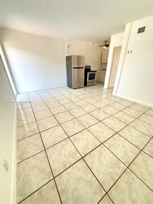 823 NW 9th St in Hallandale Beach, FL - Building Photo - Building Photo