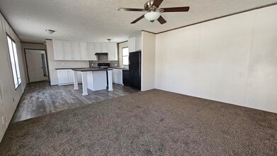 2204 E Lockwood St in Wichita, KS - Building Photo - Building Photo