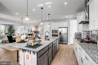 12950 Blue Sky Pl in Lake Ridge, VA - Building Photo - Building Photo