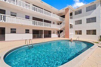 721 Atlantic Shores Blvd in Hallandale Beach, FL - Building Photo - Building Photo