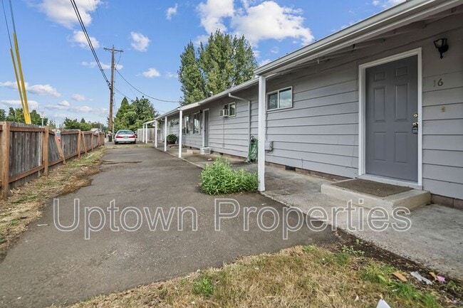 130 N 4th Ave in Cornelius, OR - Building Photo - Building Photo