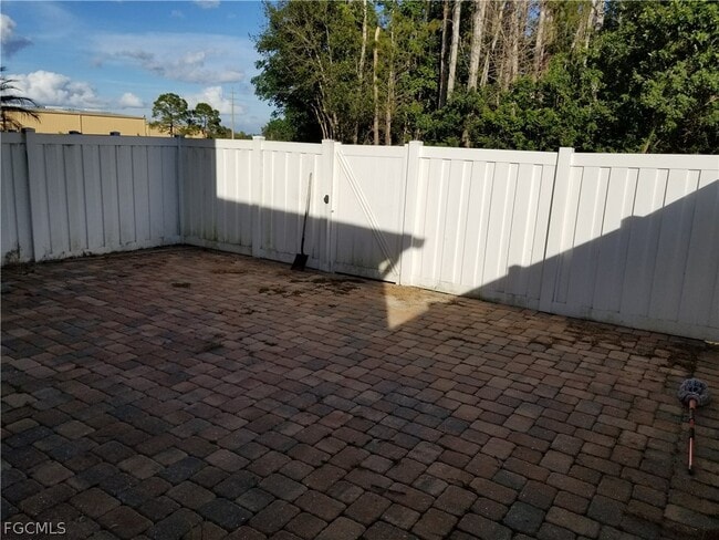 property at 3638 Pine Oak Cir