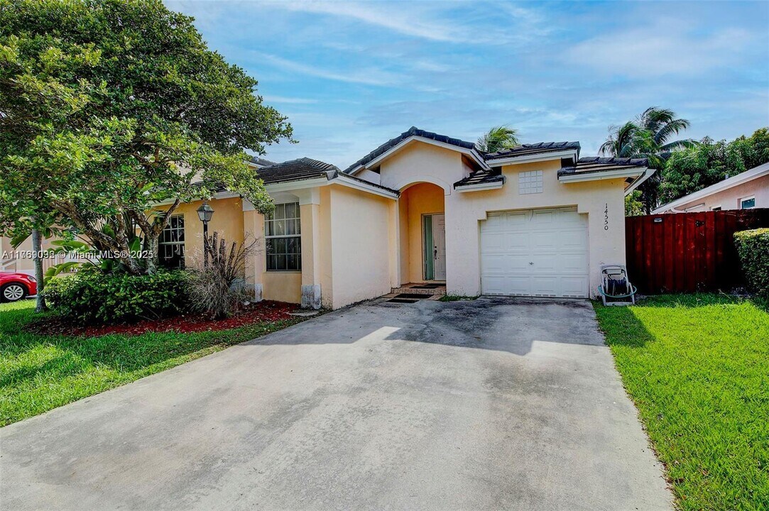 14550 SW 123rd Ct in Miami, FL - Building Photo