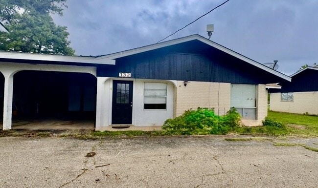property at 132 Lake Breeze Dr