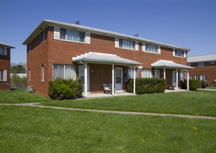 Arborwood Court in Columbus, OH - Building Photo - Building Photo