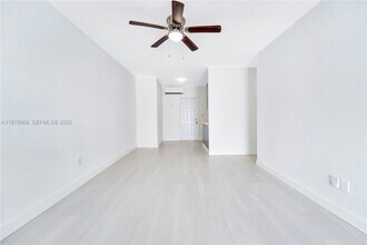 15991 NE 18th Pl, Unit 3 in North Miami Beach, FL - Building Photo - Building Photo